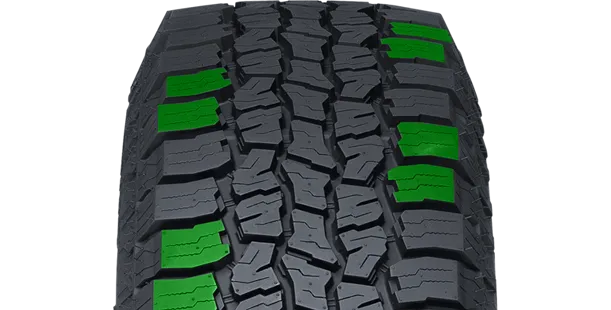 Narrow/wide lug combination on tire tread